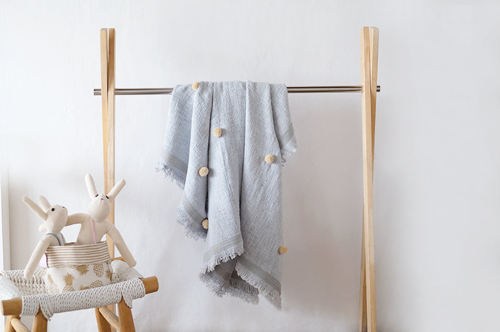 Pompom Throw Small Full Grey Natural