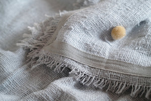 Open image in slideshow, Pompom Throw Small Full Grey Natural
